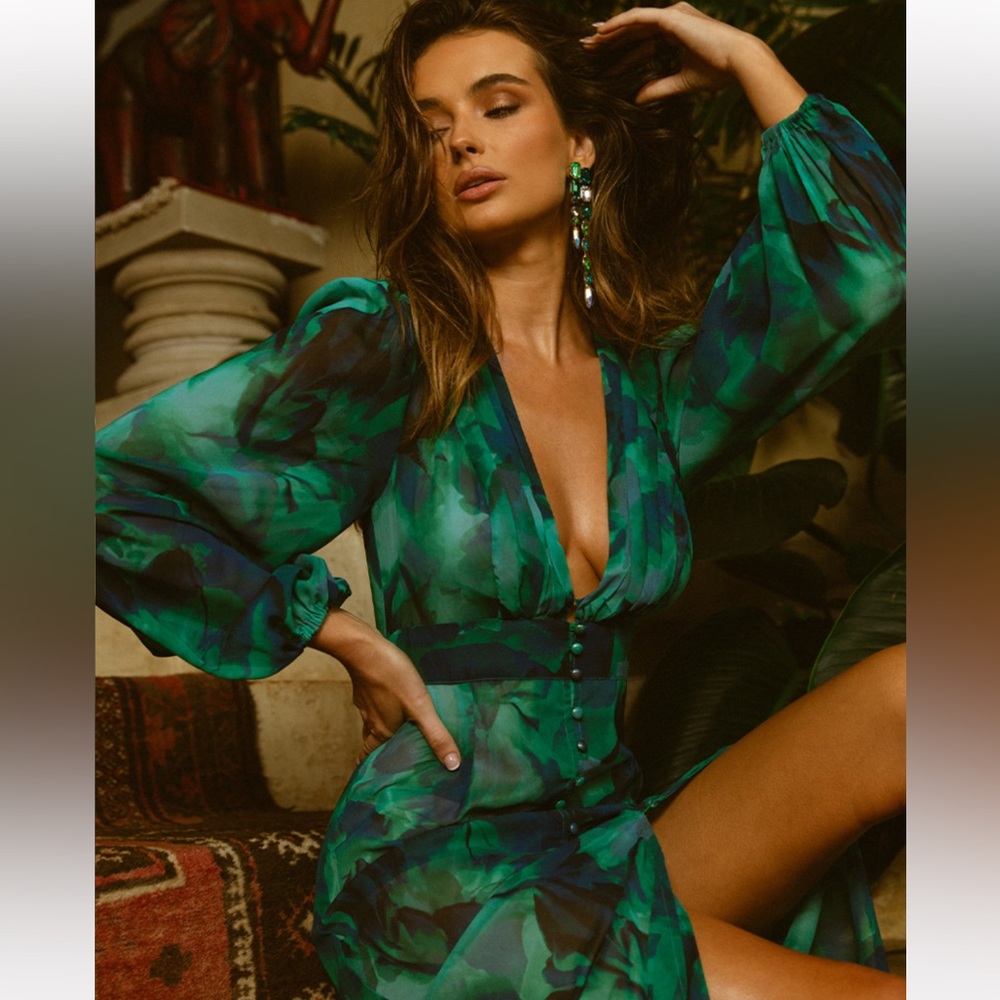 Elegant Green Long Sleeve Dress - Picture 3 of 9